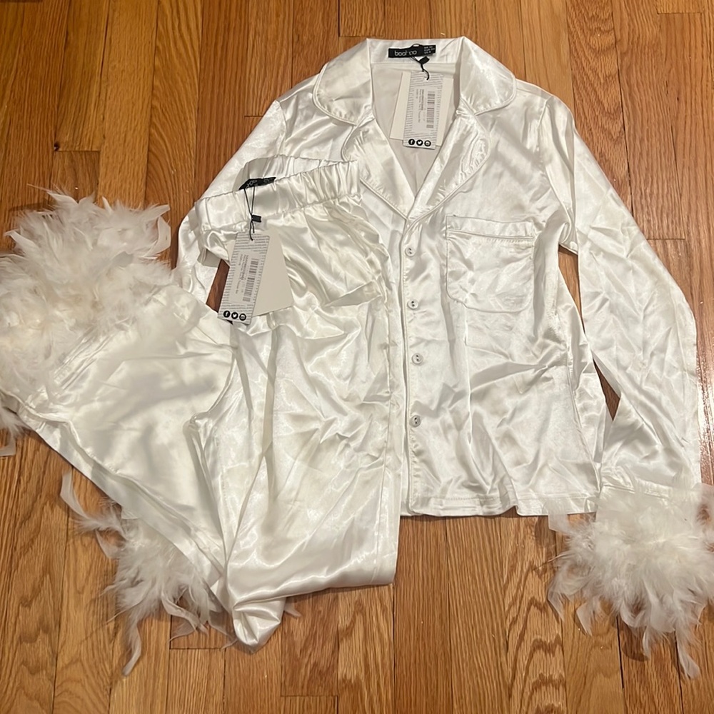 NWT Petite Boohoo white feather trim satin pjs